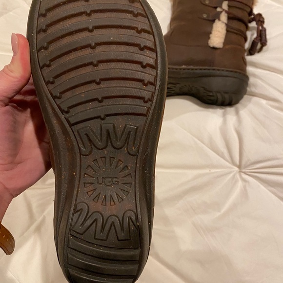 Ugg boots size 7 *Authentic* - Picture 2 of 3